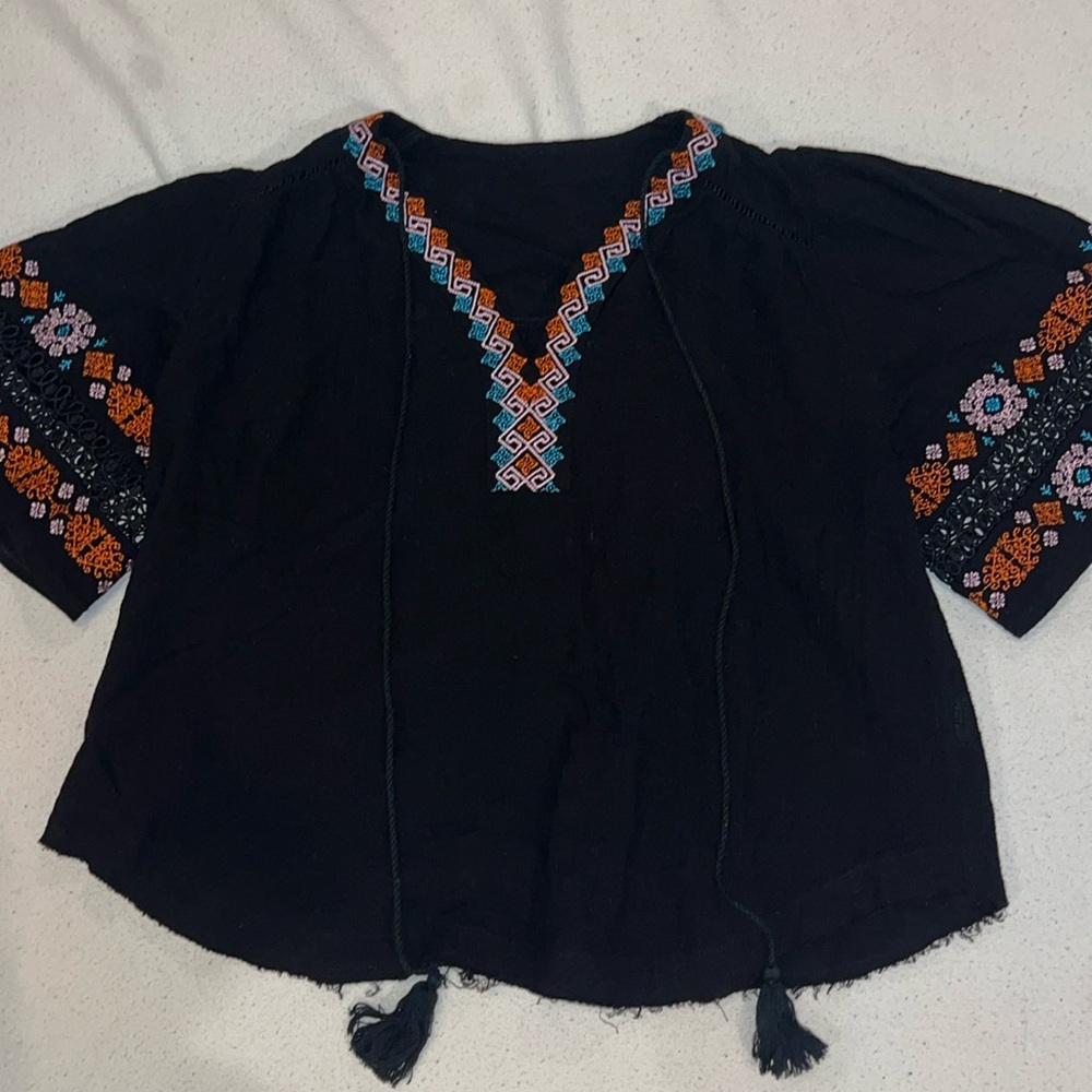 BOHO Women’s Black Short Sleeve Top w Embroidery Detail sz Small